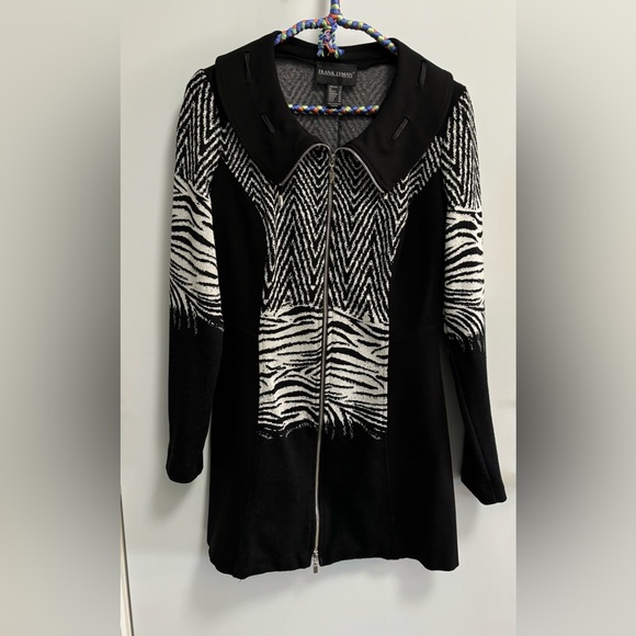 Ladies black and white knit jacket - Picture 1 of 8